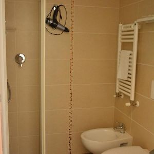Camera con letto king size
